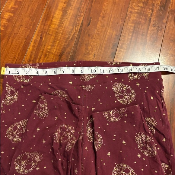 Torrid Gold Foil Star Sugar Skull Zinfandel Crop Leggings size 2x - Picture 12 of 15